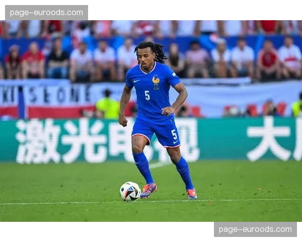 巴萨后防重组难题:孔德与巴尔德腿筋伤情影响防线稳定性 巴萨后防重组难题:孔德与巴尔德腿筋伤情影响防线稳定性